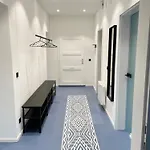 Apartment Luxurious 3 Bedroom Center Flat With Ac! *