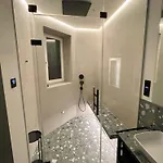 Luxurious 3 Bedroom Center Flat With Ac! *