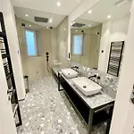 Apartment Luxurious 3 Bedroom Center Flat With Ac!