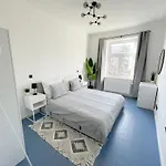 Apartment Luxurious 3 Bedroom Center Flat With Ac!