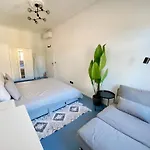 Luxurious 3 Bedroom Center Flat With Ac! *