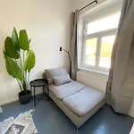 Luxurious 3 Bedroom Center Flat With Ac! Apartment