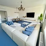 Apartment Luxurious 3 Bedroom Center Flat With Ac! *