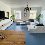 Luxurious 3 Bedroom Center Flat With Ac! Apartment *