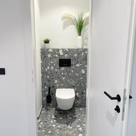 Luxurious 3 Bedroom Center Flat With Ac! 아파트