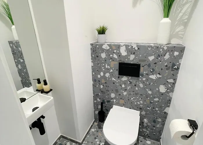 Luxurious 3 Bedroom Center Flat With Ac! شقة *