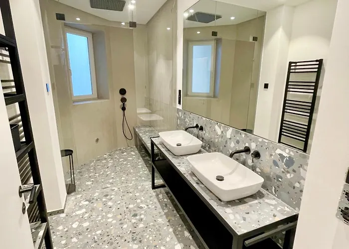 Apartamento Luxurious 3 Bedroom Center Flat With Ac!