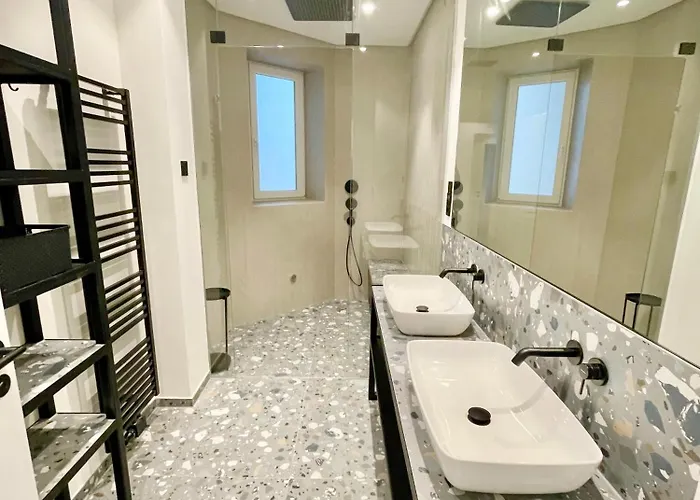 Luxurious 3 Bedroom Center Flat With Ac! * غراتس