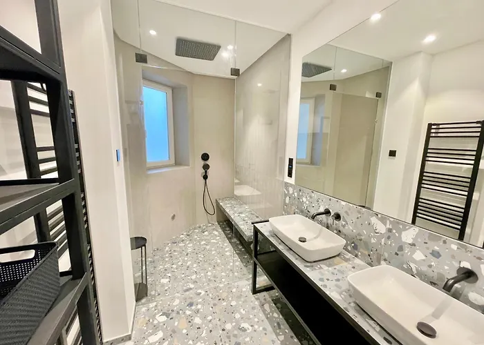 Luxurious 3 Bedroom Center Flat With Ac! شقة *