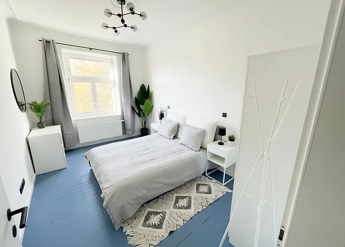 Luxurious 3 Bedroom Center Flat With Ac! شقة